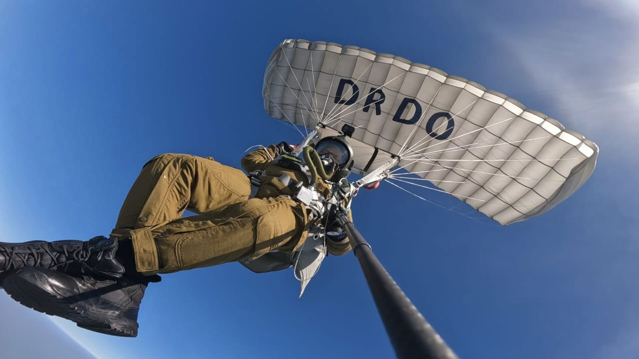 Military_Combat_Parachute_System.jpg